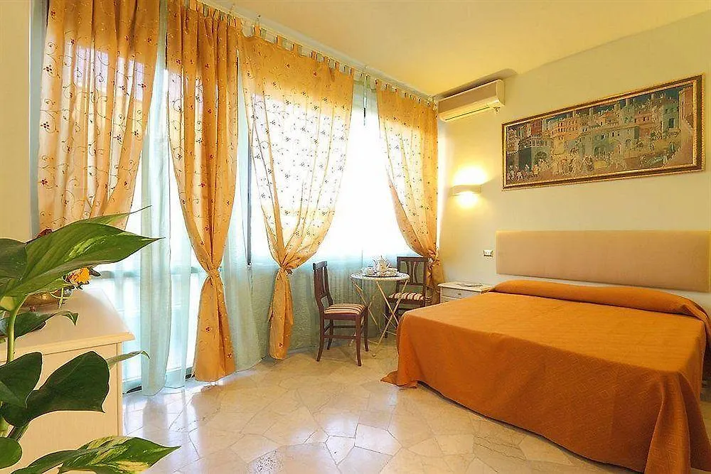 Monna Clara Affittacamere Florence Hotel